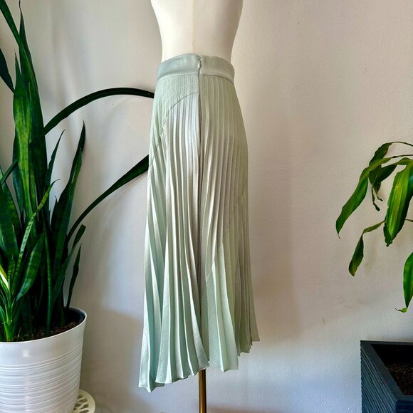 $438 Vince pleated satin midi skirt 2 silvery seafoam green with pockets - Picture 6 of 12